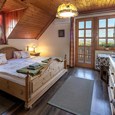 Hanga Affittacamere 3*